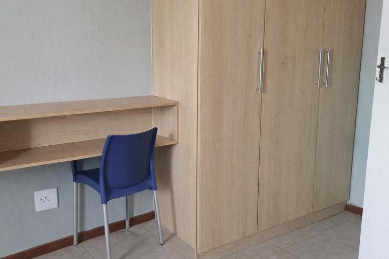 To Let 2 Bedroom Property for Rent in Oakdene Western Cape